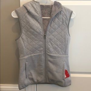 New with tags reversible North Face vest